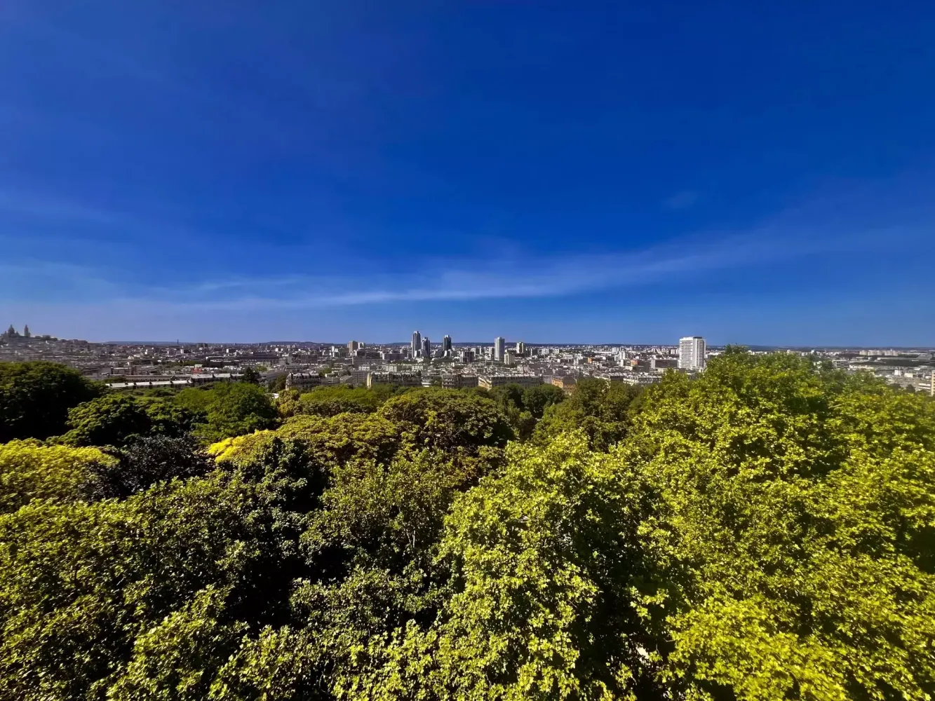 3 bedrooms Apartment in Paris, France No. 176917