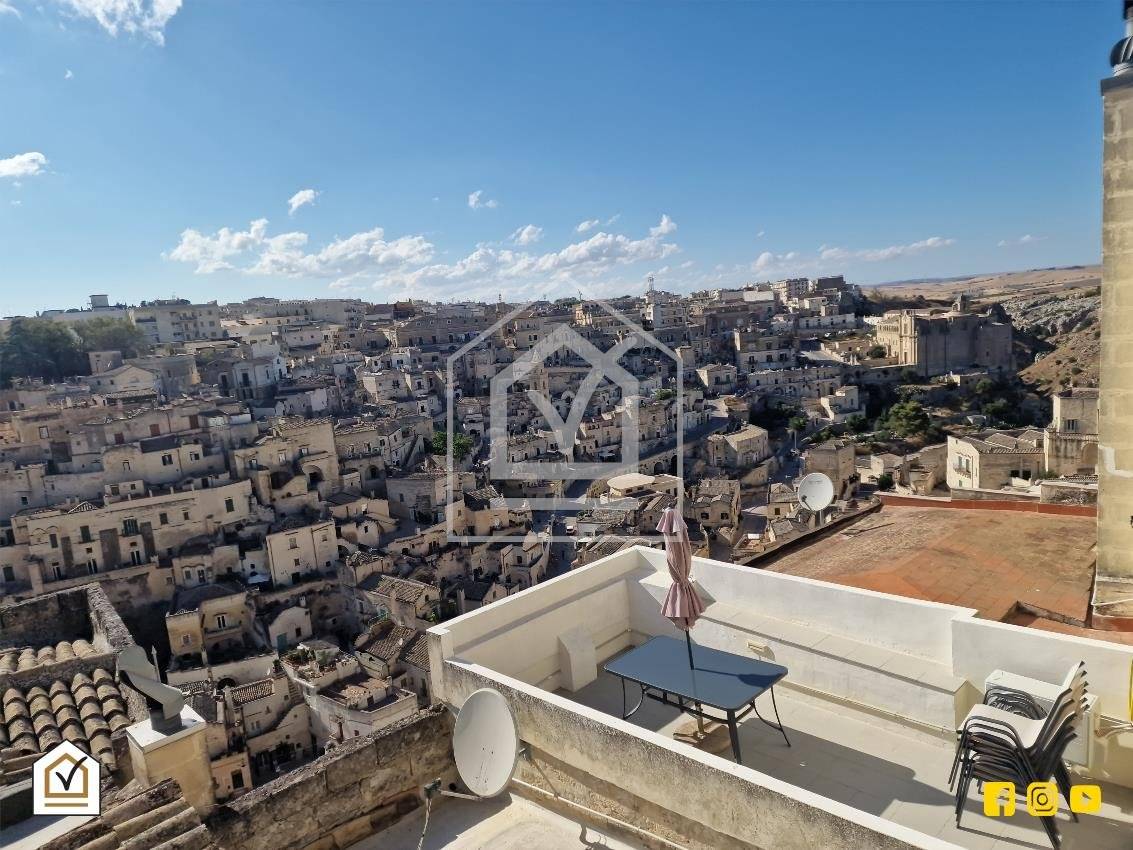 4 bedrooms Apartment in Matera, Italy No. 298104