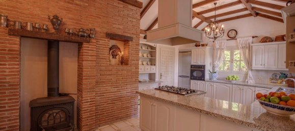 Villa T5 em Estepona, Spain N.º 127510 2