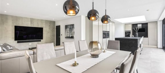 4 bedrooms House in Hadley Wood, United Kingdom No. 6565 9