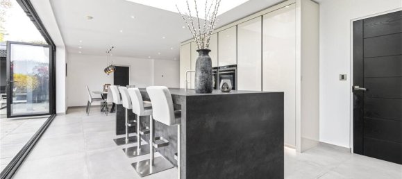 4 bedrooms House in Hadley Wood, United Kingdom No. 6565 4