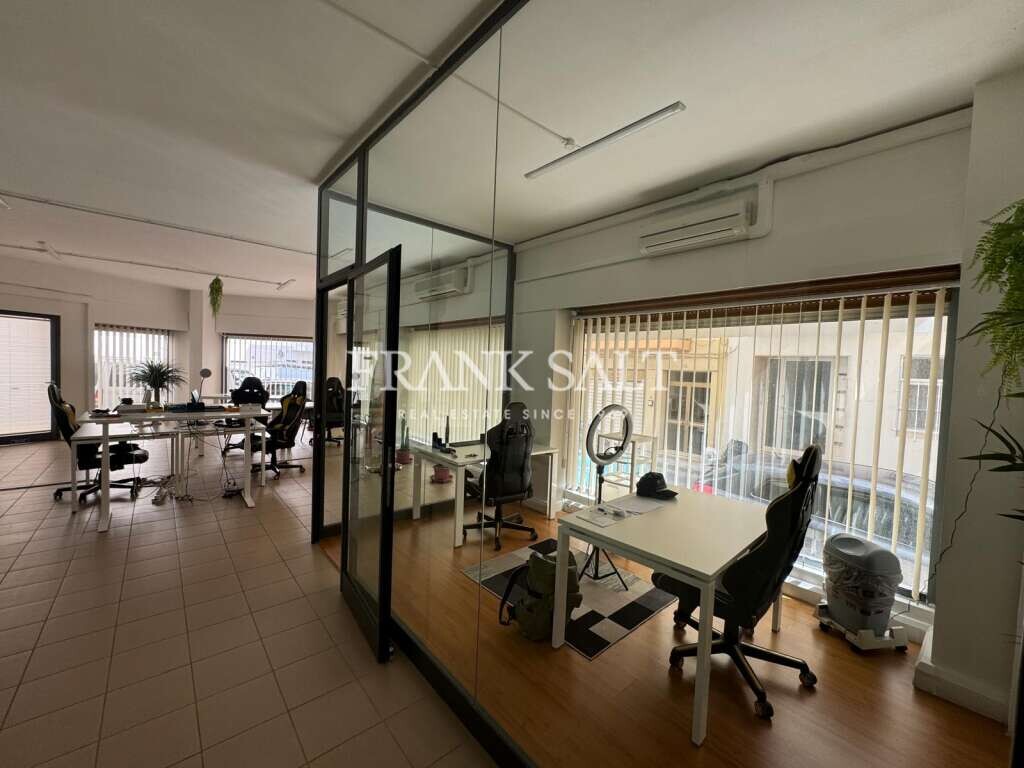 160m² Shop in Sliema, Malta No. 12528