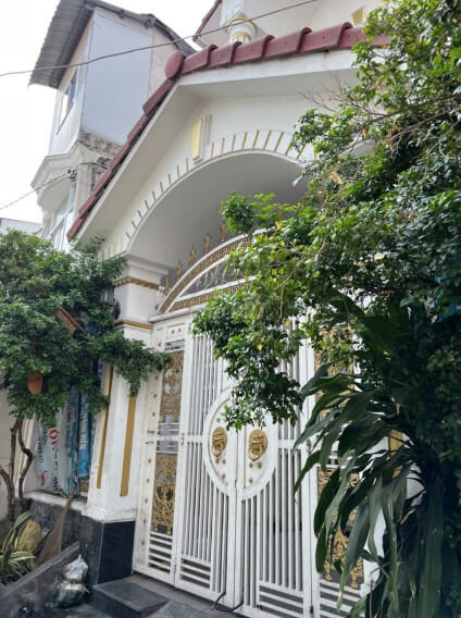 140m² House in District 7, Vietnam No. 7575