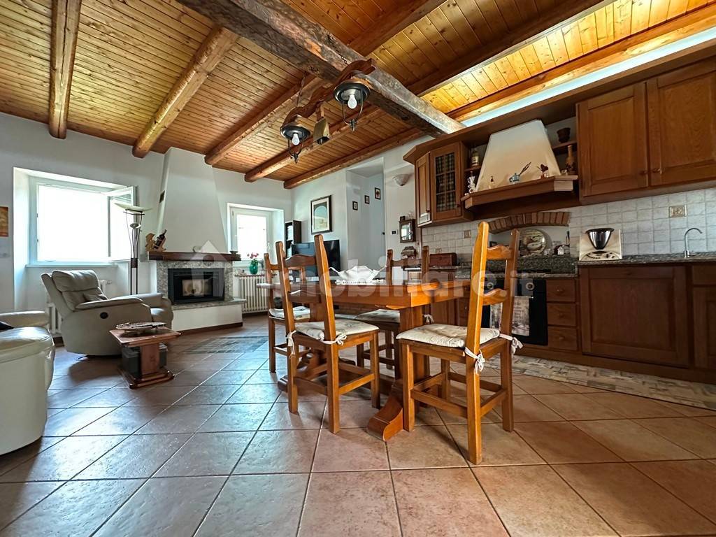 2 Schlafzimmer Wohnung in Valbrona, Italy, Nr. 378399