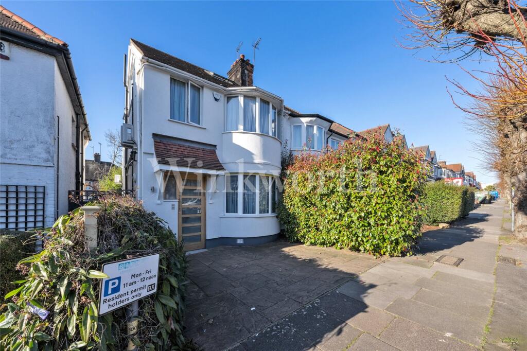 4 bedrooms House in London, United Kingdom No. 3665