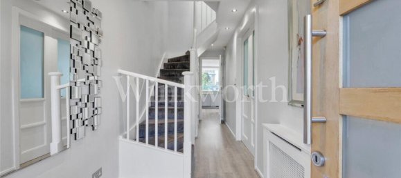 4 bedrooms House in London, United Kingdom No. 3665 2