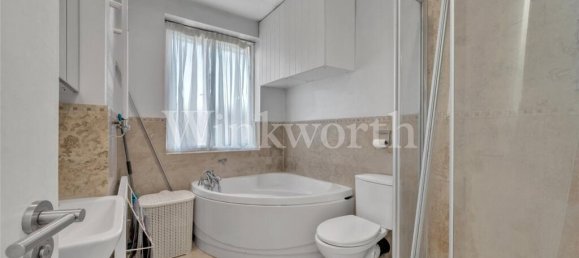 4 bedrooms House in London, United Kingdom No. 3665 10