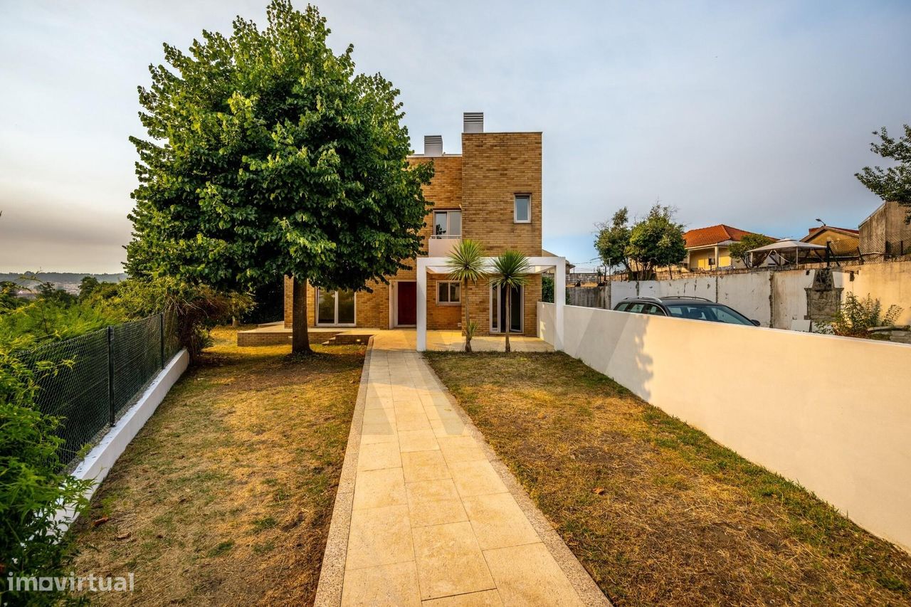 5 غرف نوم منزل في Valongo, Portugal رقم 228155