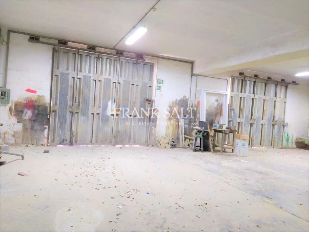 Склад 690м² в Аттард, Мальта № 12167