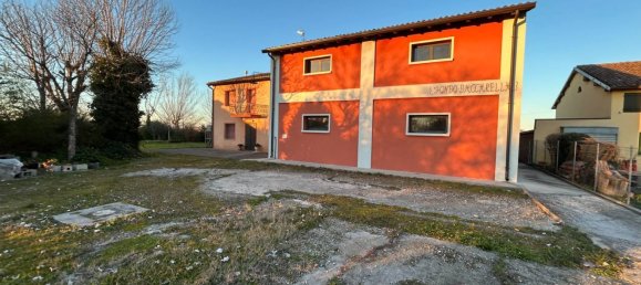 5-Zimmer Villa in Mirandola, Italy, Nr. 112661 2