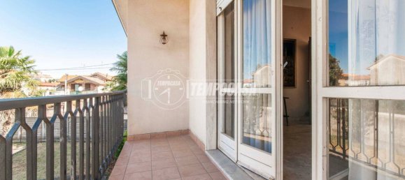 2 bedrooms Villa in Gorla Minore, Italy No. 275275 9