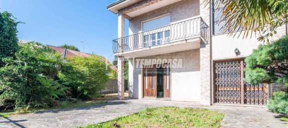 2 bedrooms Villa in Gorla Minore, Italy No. 275275 3