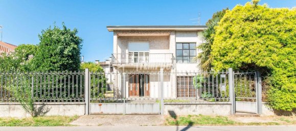 2 bedrooms Villa in Gorla Minore, Italy No. 275275 8