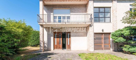2 bedrooms Villa in Gorla Minore, Italy No. 275275 2
