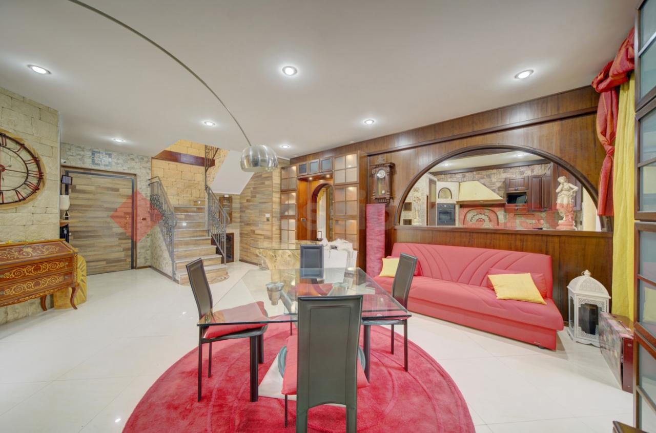 7 rooms Apartment in Borgaro Torinese, Italy No. 14691