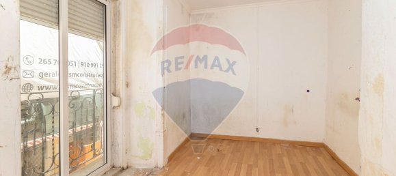 272m² Building in Setubal, Portugal No. 54460 11