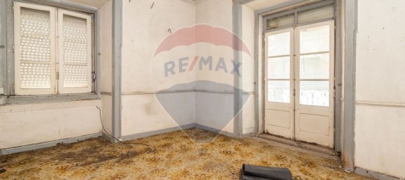 272m² Building in Setubal, Portugal No. 54460 14