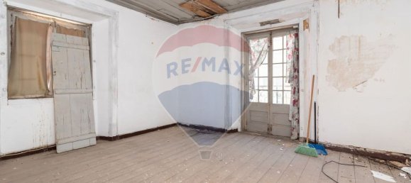 272m² Building in Setubal, Portugal No. 54460 17