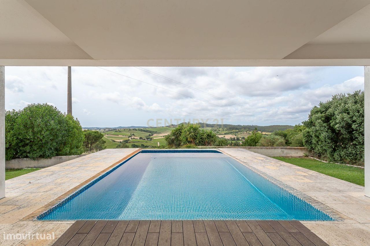 Casa de 4 dormitorios en Torres Vedras, Portugal No. 240021