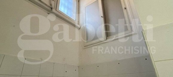 1-salle Propriété commerciale à Bari, Italy No. 329991 13