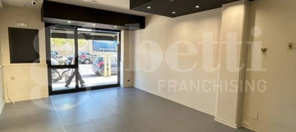 1-salle Propriété commerciale à Bari, Italy No. 329991 10