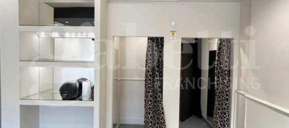 1-salle Propriété commerciale à Bari, Italy No. 329991 7