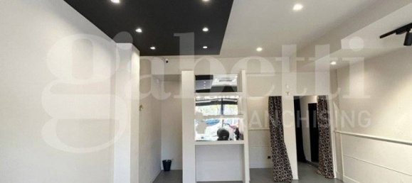 1-salle Propriété commerciale à Bari, Italy No. 329991 2