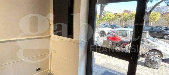 1-salle Propriété commerciale à Bari, Italy No. 329991 4