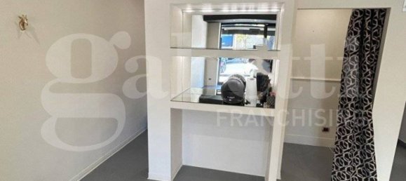 1-salle Propriété commerciale à Bari, Italy No. 329991 8