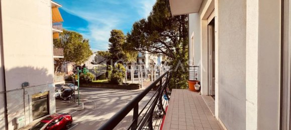 5 rooms Apartment in Pescara, Italy No. 28342 11