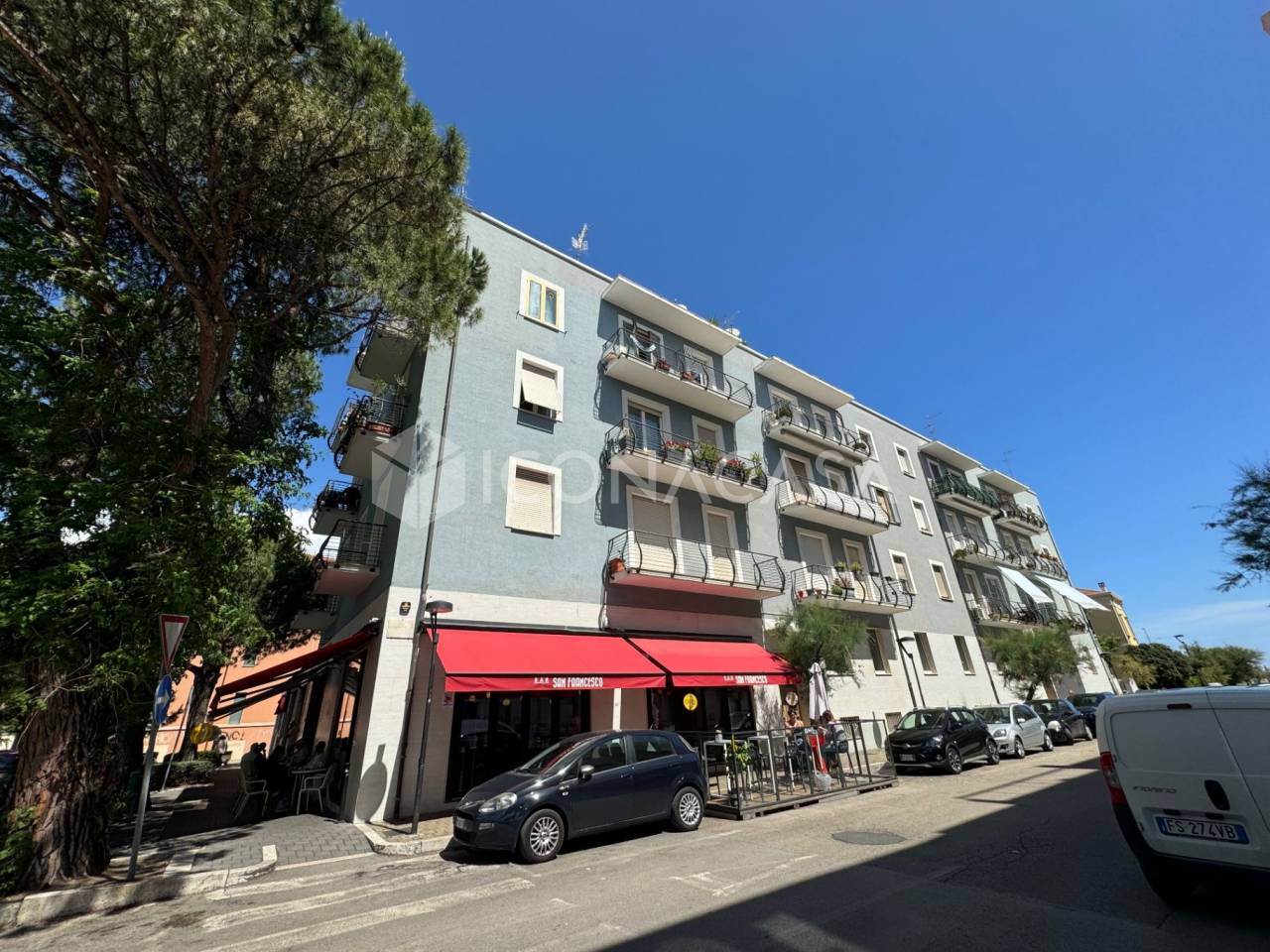 5 rooms Apartment in Pescara, Italy No. 28342