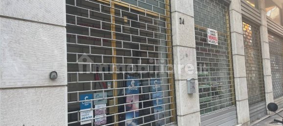 1 room Commercial property in Verona, Italy No. 176981 2