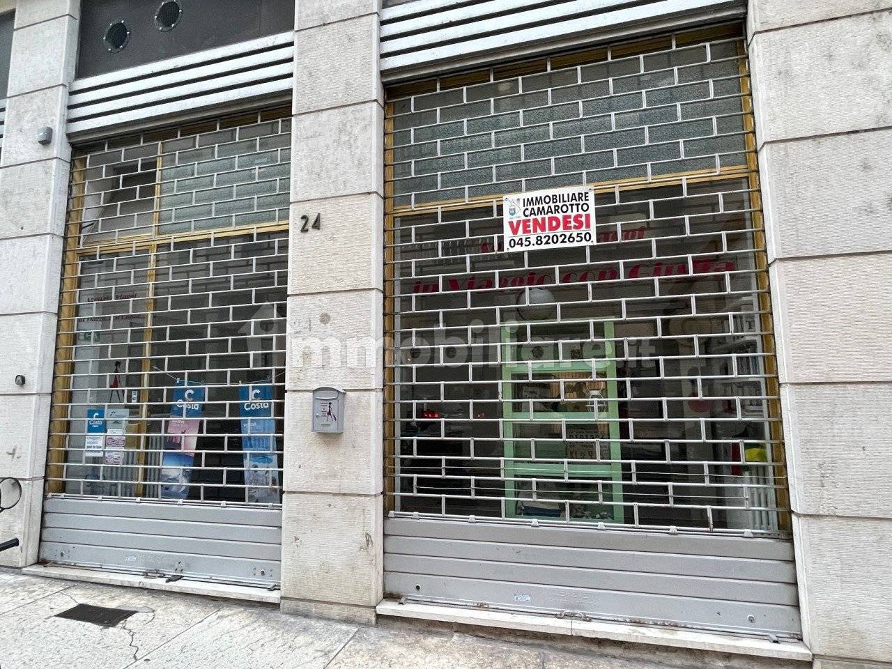 1 room Commercial property in Verona, Italy No. 176981