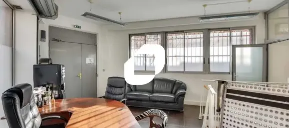 88m² Office in Issy-les-Moulineaux, France No. 302383 8