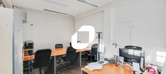88m² Office in Issy-les-Moulineaux, France No. 302383 2