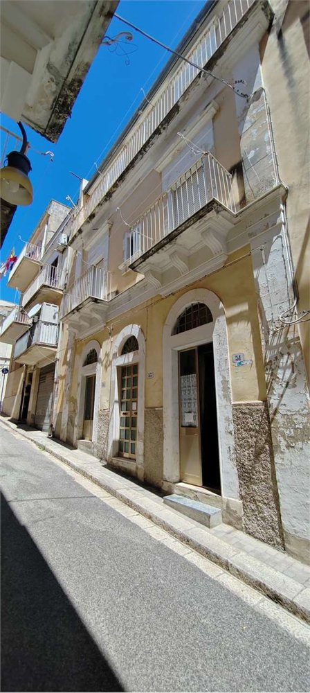 Casa de 10 habitaciónes en Ragusa, Italy No. 74759