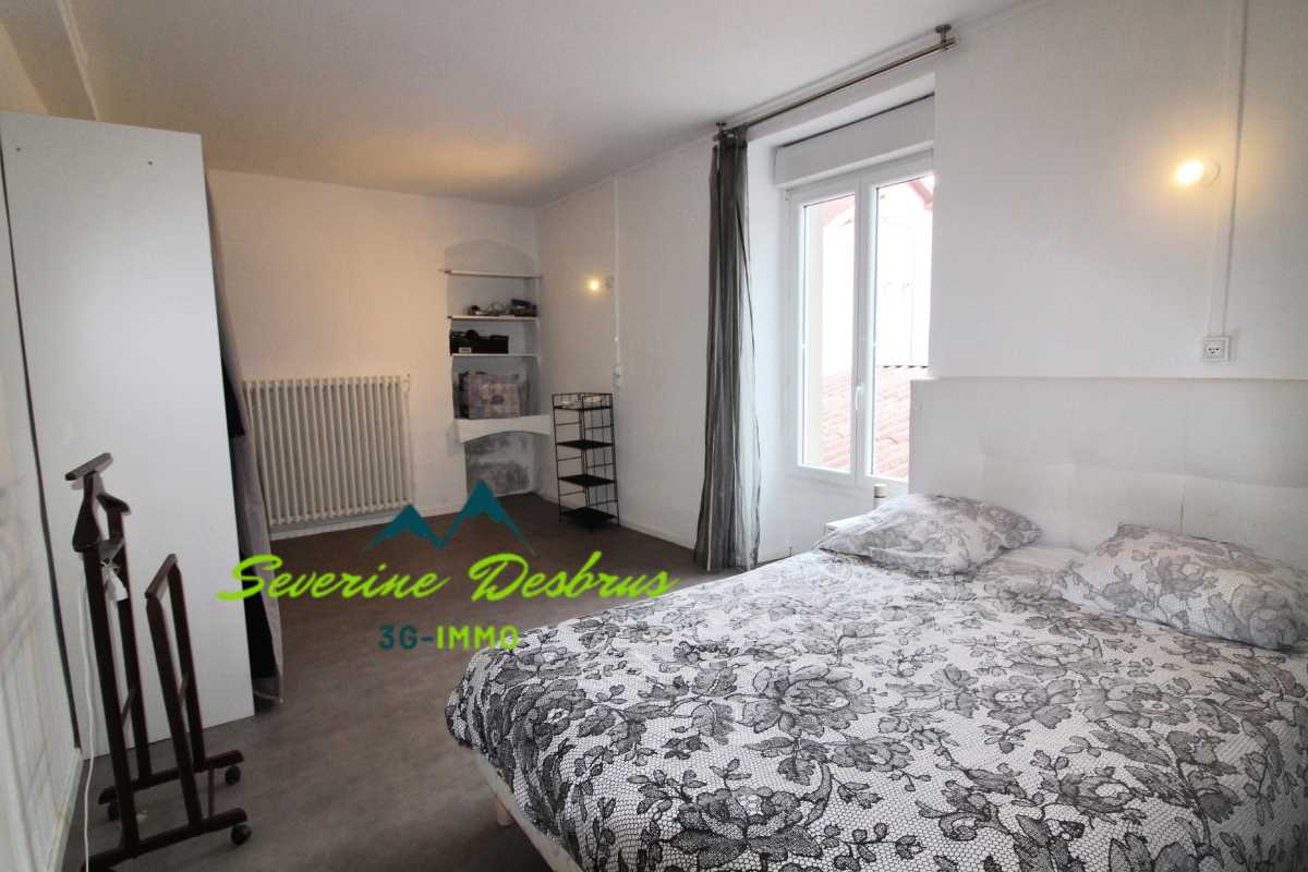 Gewerbliche Immobilie in Rives, France, Nr. 201320