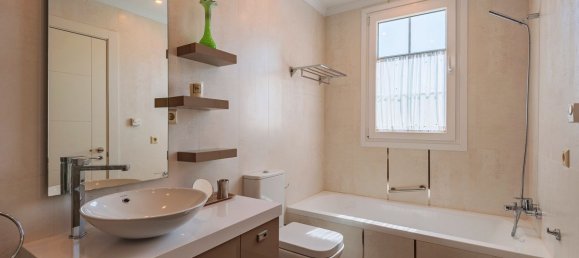 7 bedrooms Villa in Marbella Golden Mile, Spain No. 2973 5