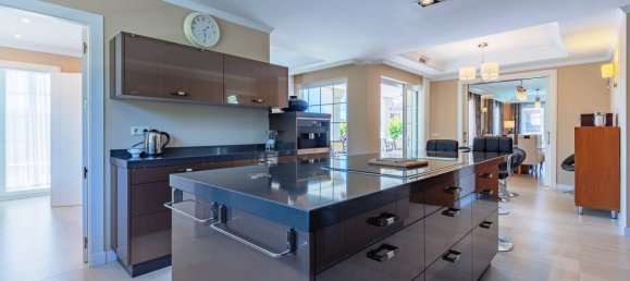 7 bedrooms Villa in Marbella Golden Mile, Spain No. 2973 20