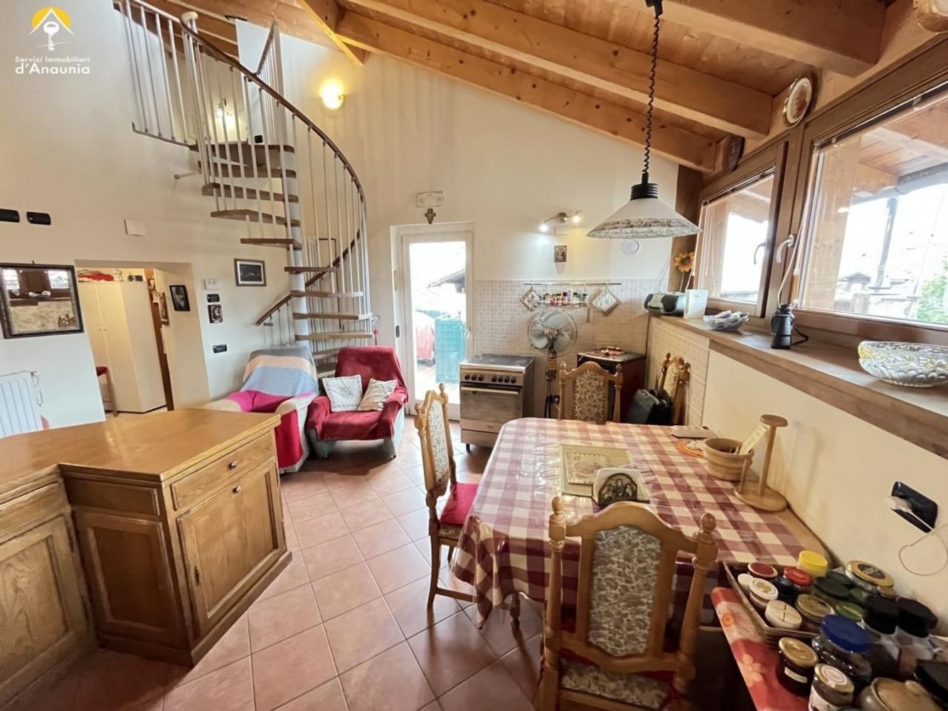 3-salle Appartement à Novella, Italy No. 284438