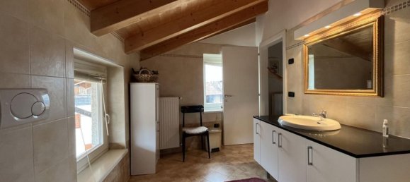 3-salle Appartement à Novella, Italy No. 284438 12