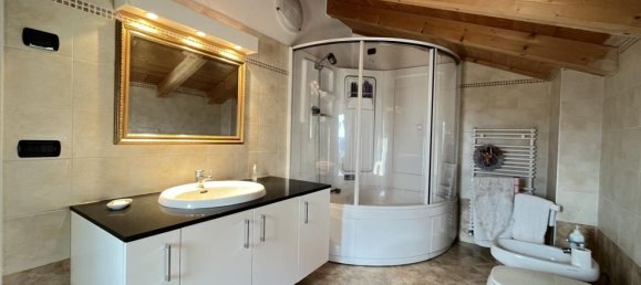 3-salle Appartement à Novella, Italy No. 284438 11