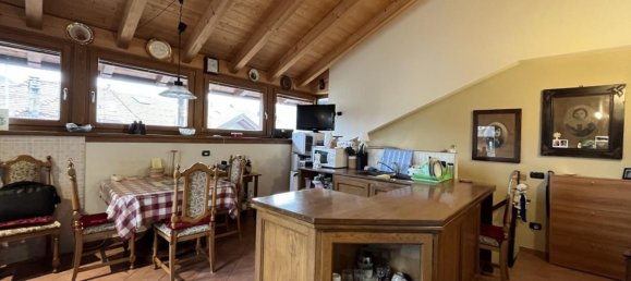 3-salle Appartement à Novella, Italy No. 284438 2