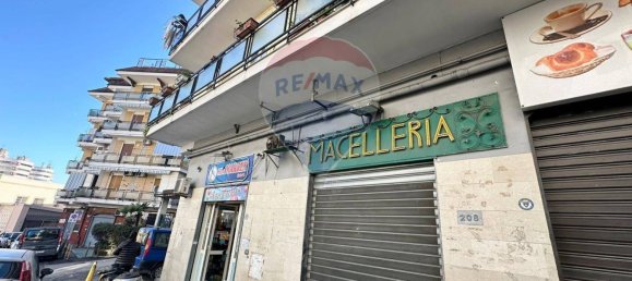 25m² Commercial property in Naples, Italy No. 266436 7