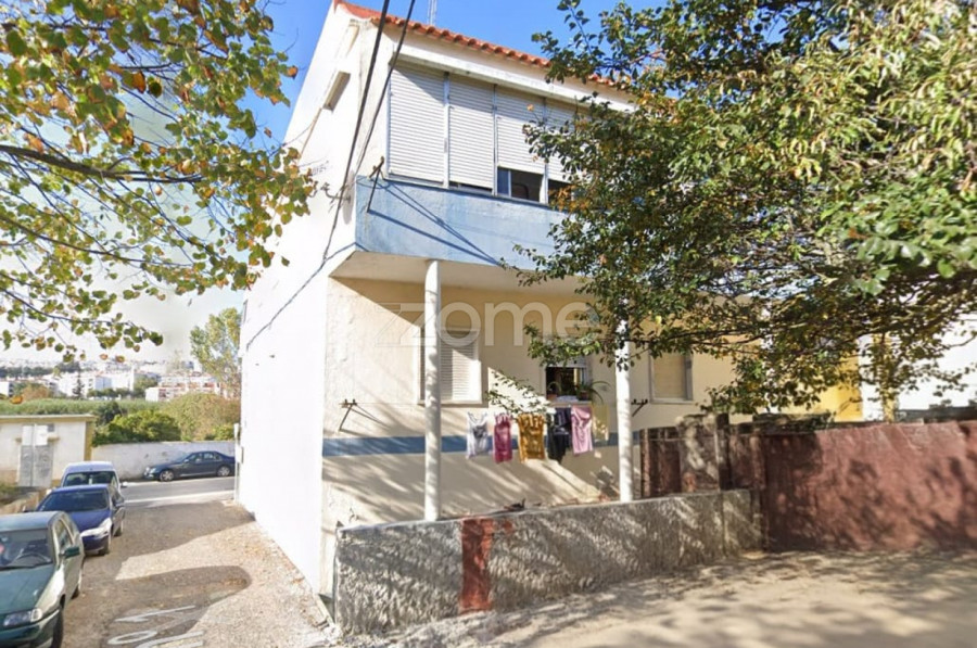 3 bedrooms Building in Odivelas, Portugal No. 341101