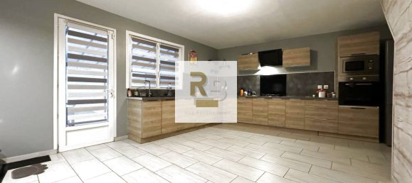 4 bedrooms House in Lievin, France No. 155798 3