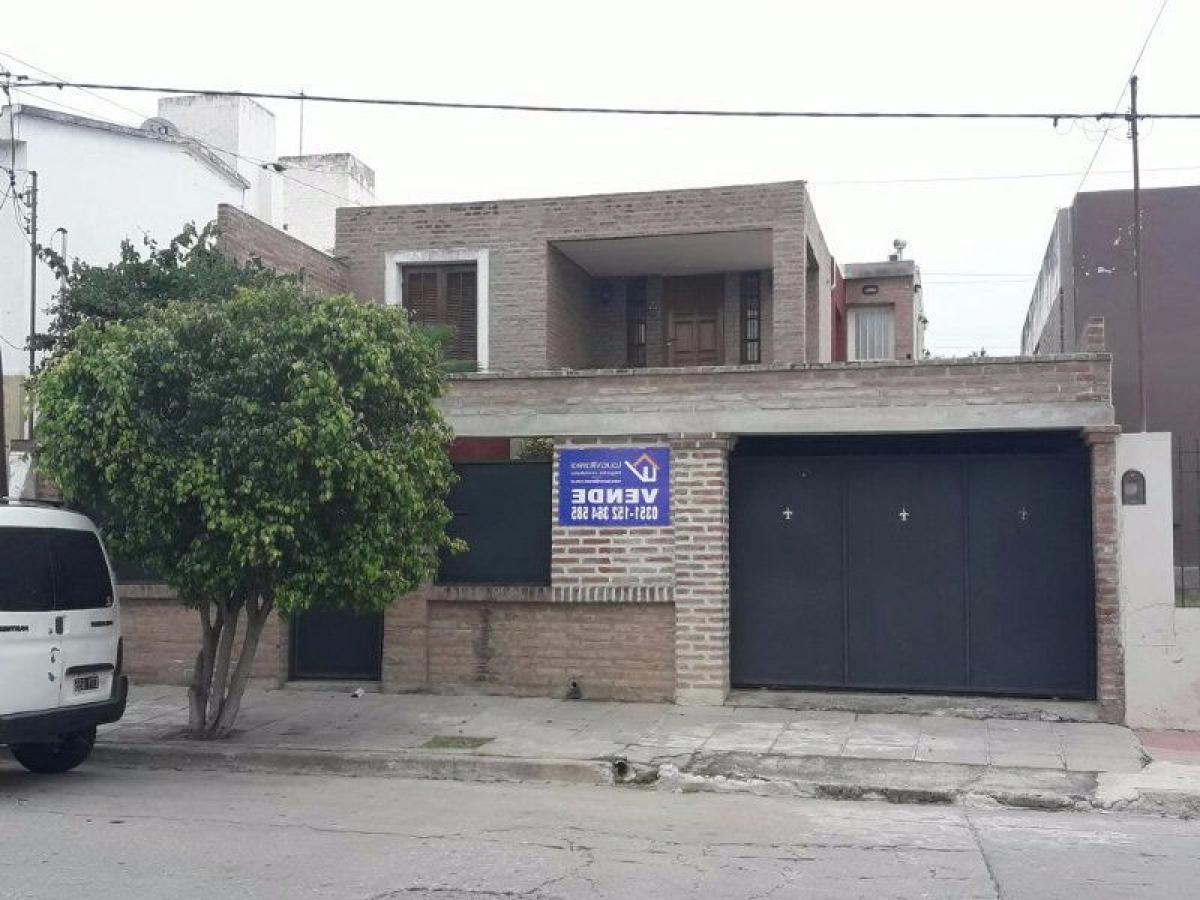 3 bedrooms House in Cordoba, Argentina No. 56323