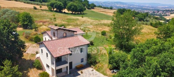 3 bedrooms House in Todi, Italy No. 268240 4