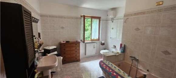 4 Schlafzimmer Haus in Morcone, Italy, Nr. 275945 38