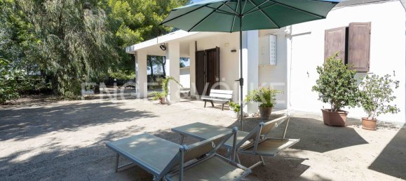 Villa de 3 dormitorios en Novoli, Italy No. 109110 2